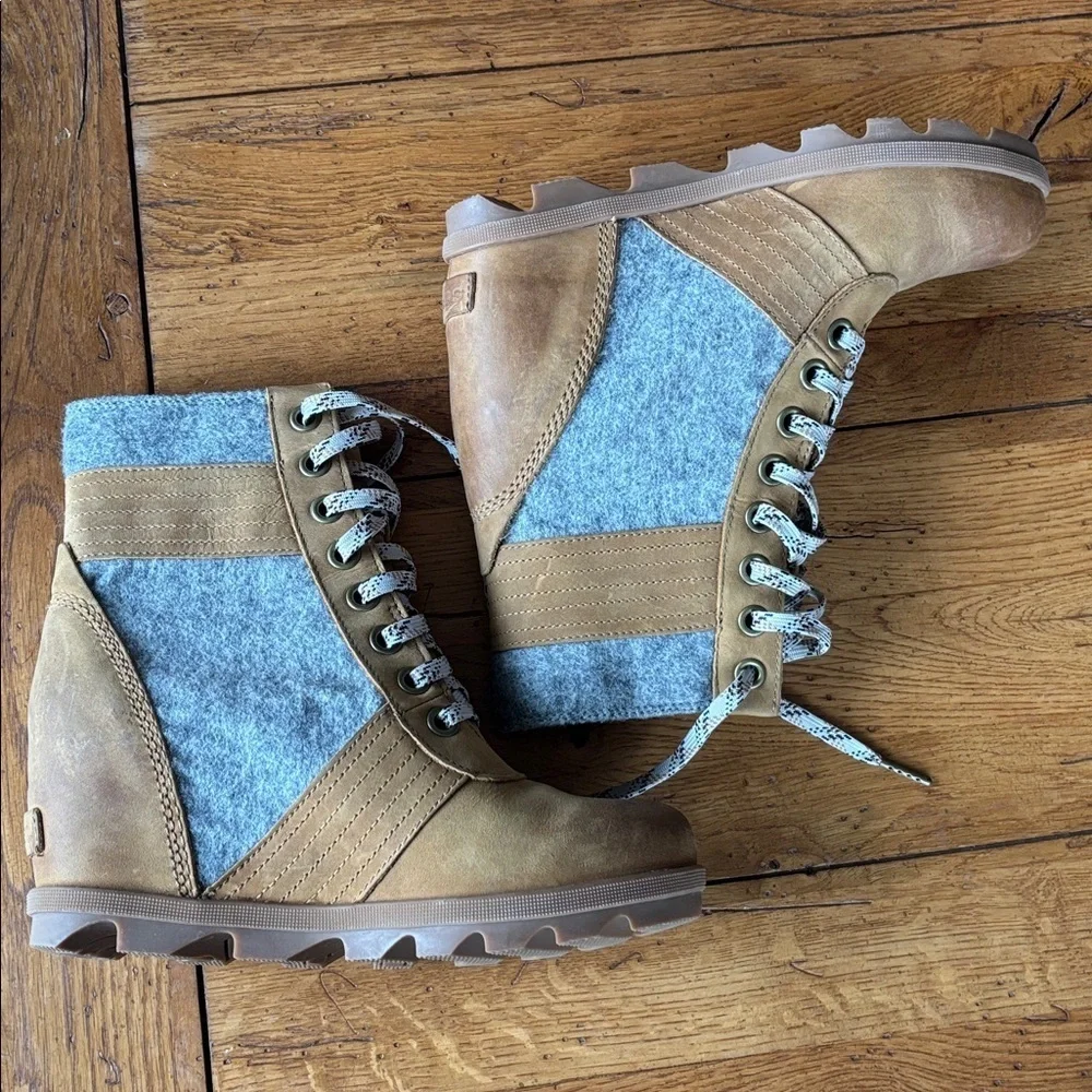 Sorel Women's Lexie Wedge Boots Women’s Camel Leather Gray Felt 3376-224 Size 9
